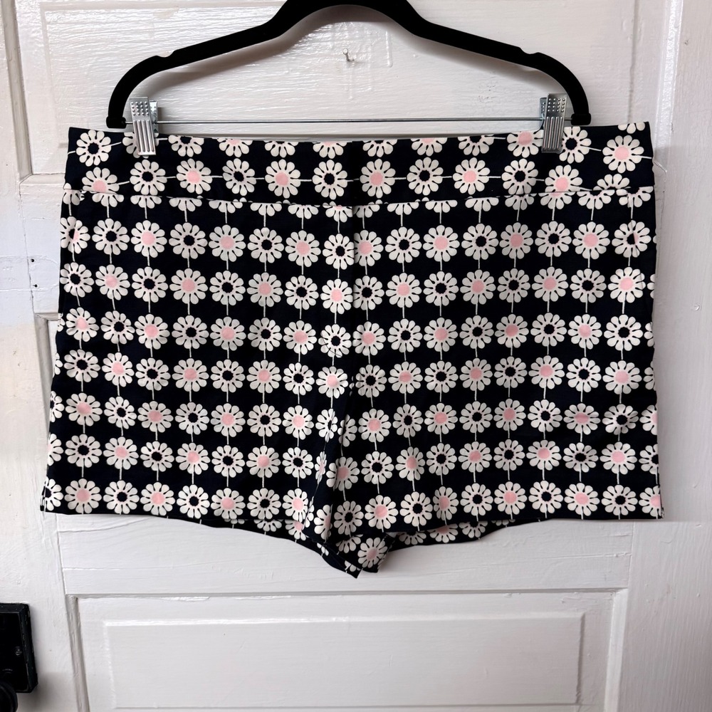 Loft Navy Blue White Pink Daisy Floral Shorts Sz 16 Mid Rise Flat Front spri
g